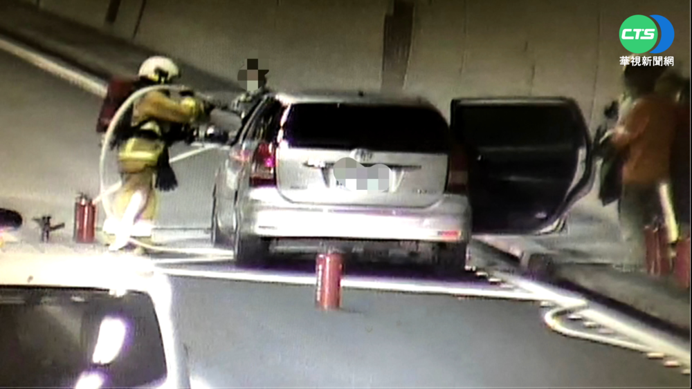 國五25.3K火燒車 雪隧南向持續封閉中