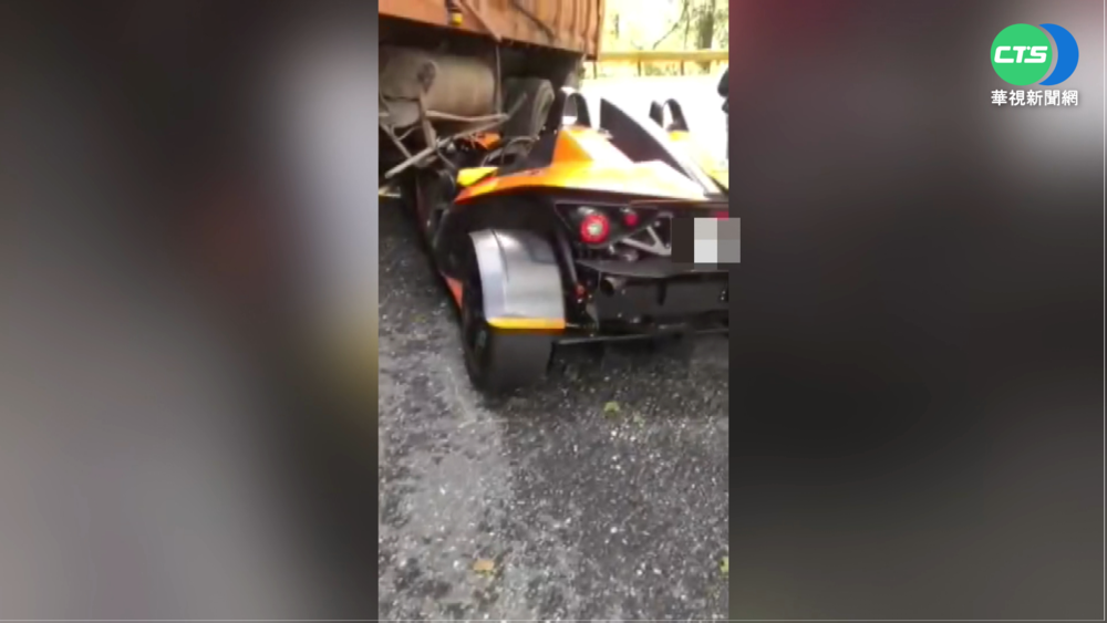 百萬超跑毀了! 中橫公路失控撞砂石車
