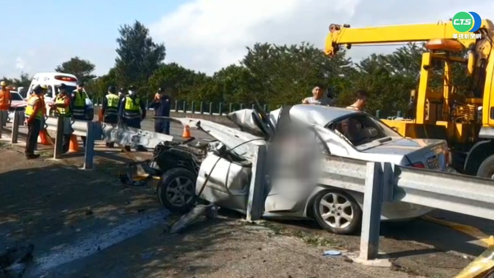 國中生雙載闖紅燈 撞油罐車飛墜2死