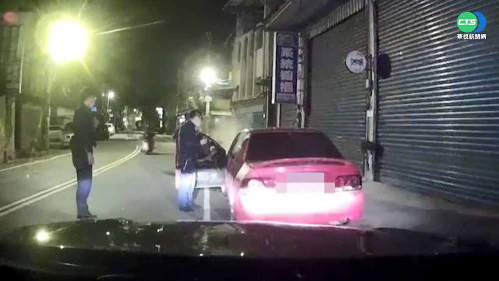 猛踩油門要飆車? 盤查發現"駕駛打瞌睡"