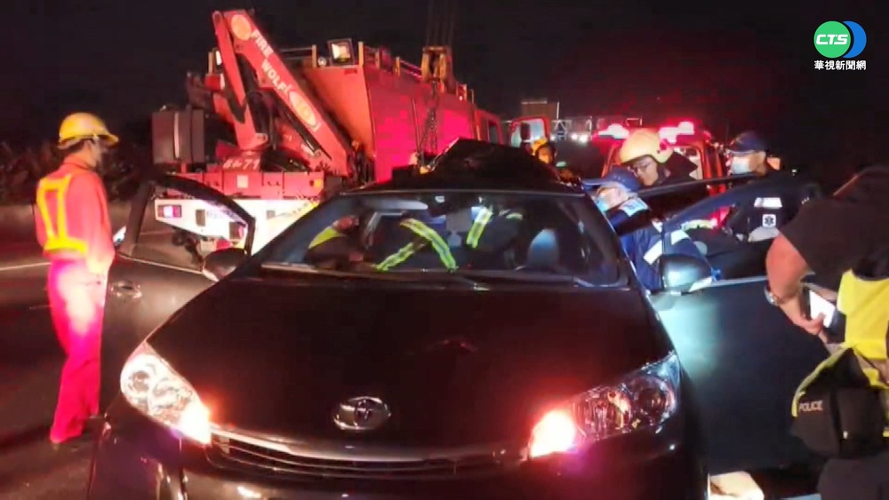 國1南下水上段車禍 車故障停等遭撞7送醫