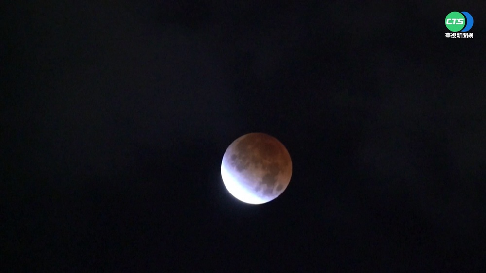 近600年最久月偏食 各地天文迷搶看美景