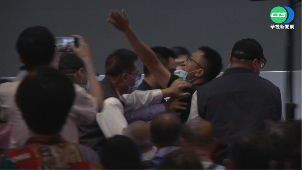 賴.蘇.陳高雄合體宣講! 反萊豬人士鬧場