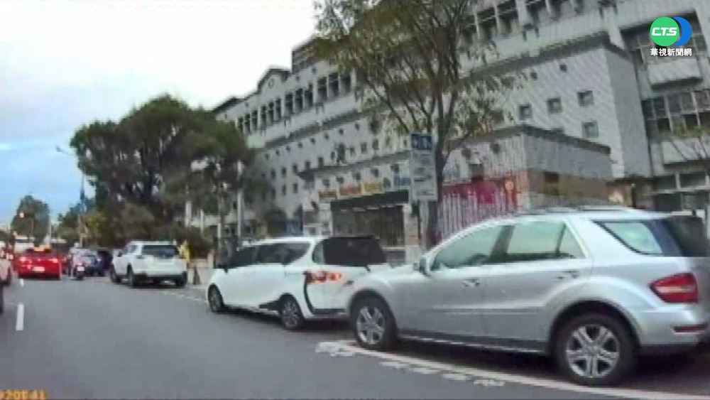 差300公尺到加油站 孕婦開車熄火卡路中