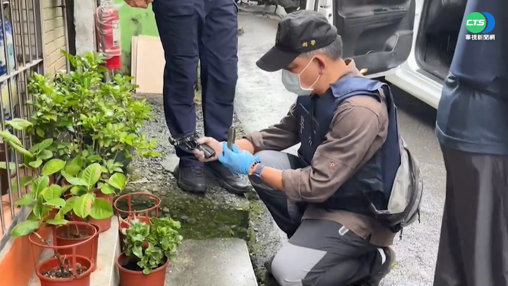 攔查可疑車輛! 嫌拒檢逃跑搶警棍傷警