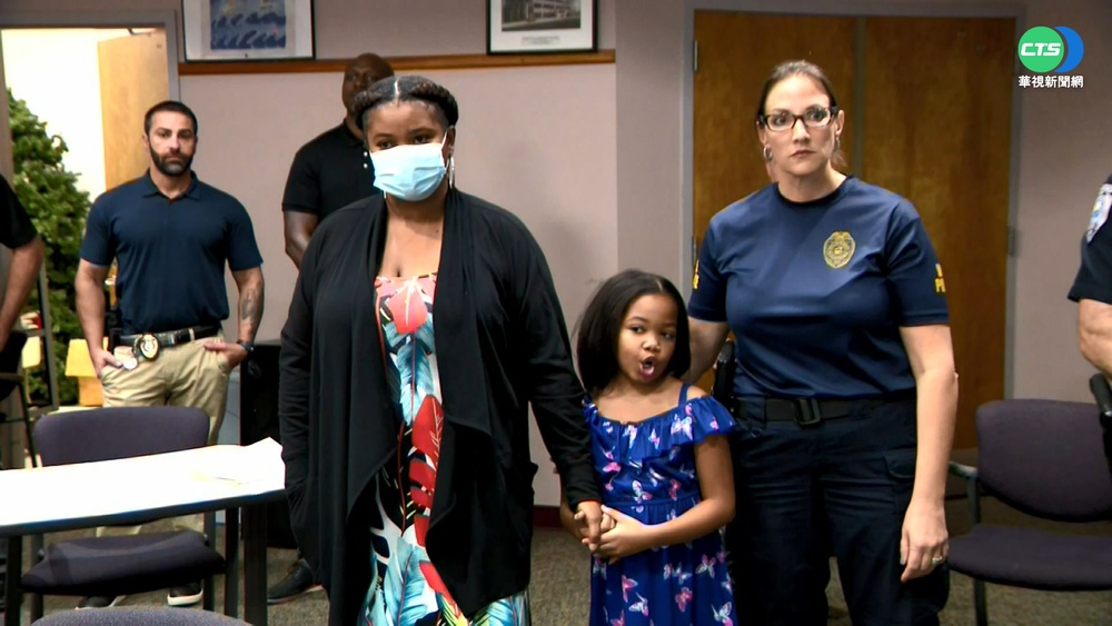 母停車場遭搶 9歲女兒"痛毆"擊退歹徒