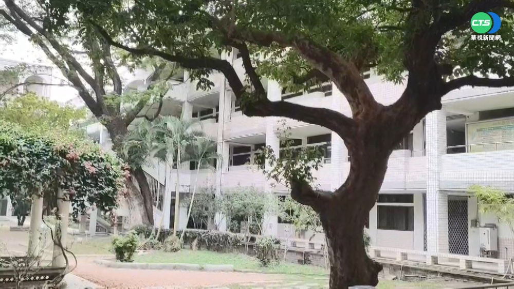 學生午休嬉鬧被抱怨 號召百人持球棒示威