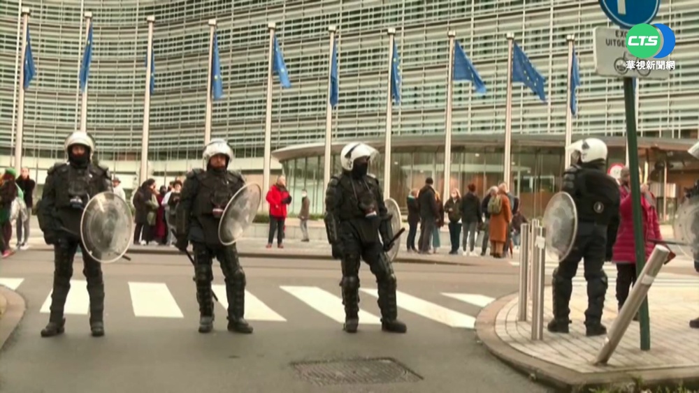 不滿收緊防疫措施 比利時逾萬人上街頭!