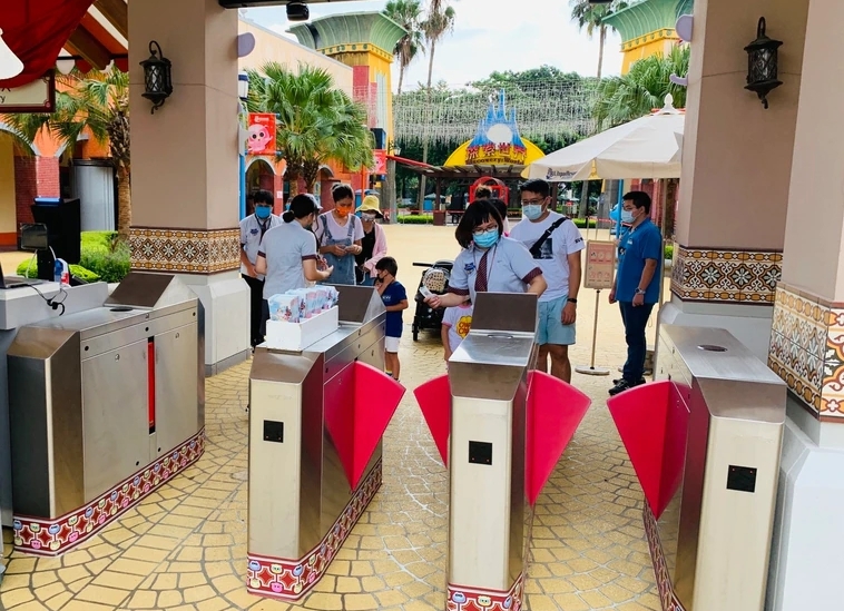 麗寶樂園看板竟播A片 業者：駭客入侵已報警