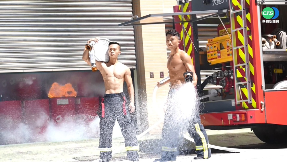 2022消防月曆曝光 16形象大使"吸睛"