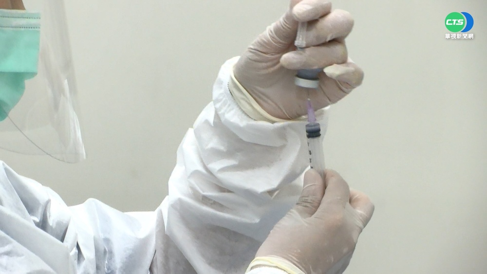 第15輪開放3疫苗6種對象 採預約分流