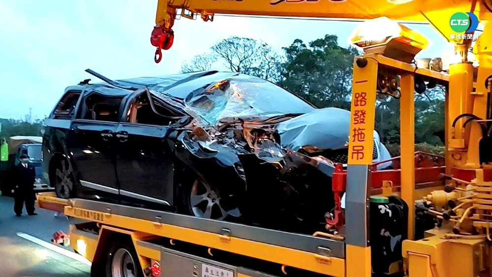 聯結車追撞貨車翻覆 一度釀國1大塞車