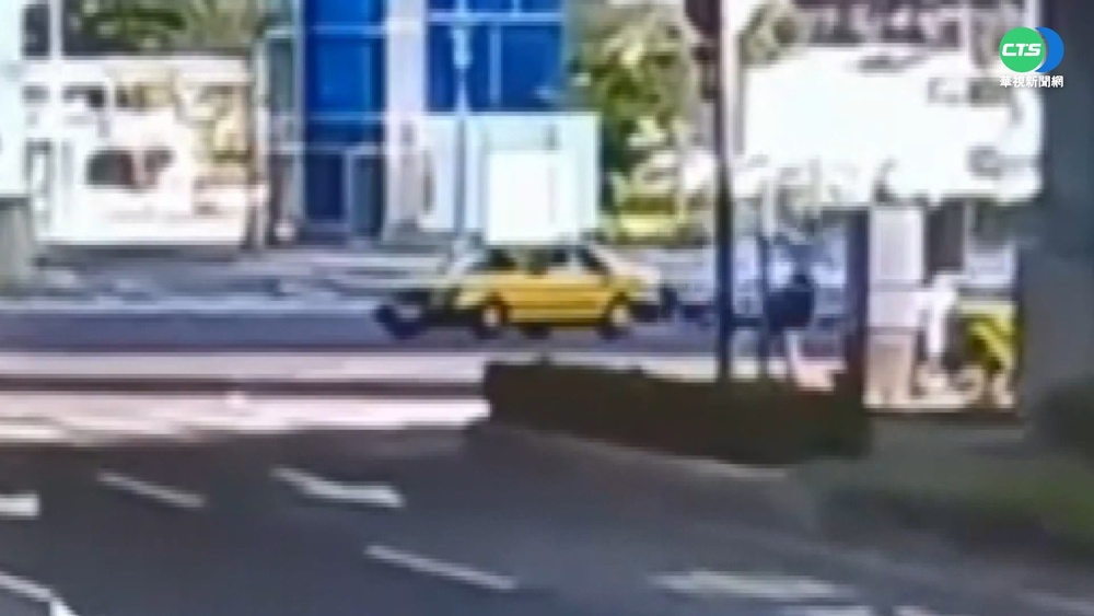 嫌司機開太慢 醉漢亮刀攻擊搶計程車