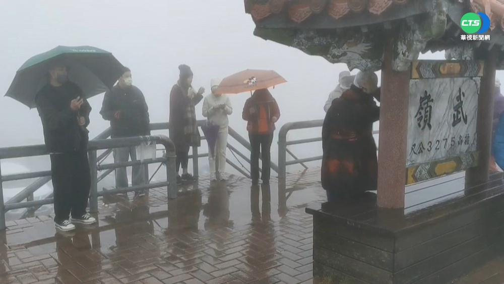 冷氣團發威! 遊客夜衝合歡山等雪