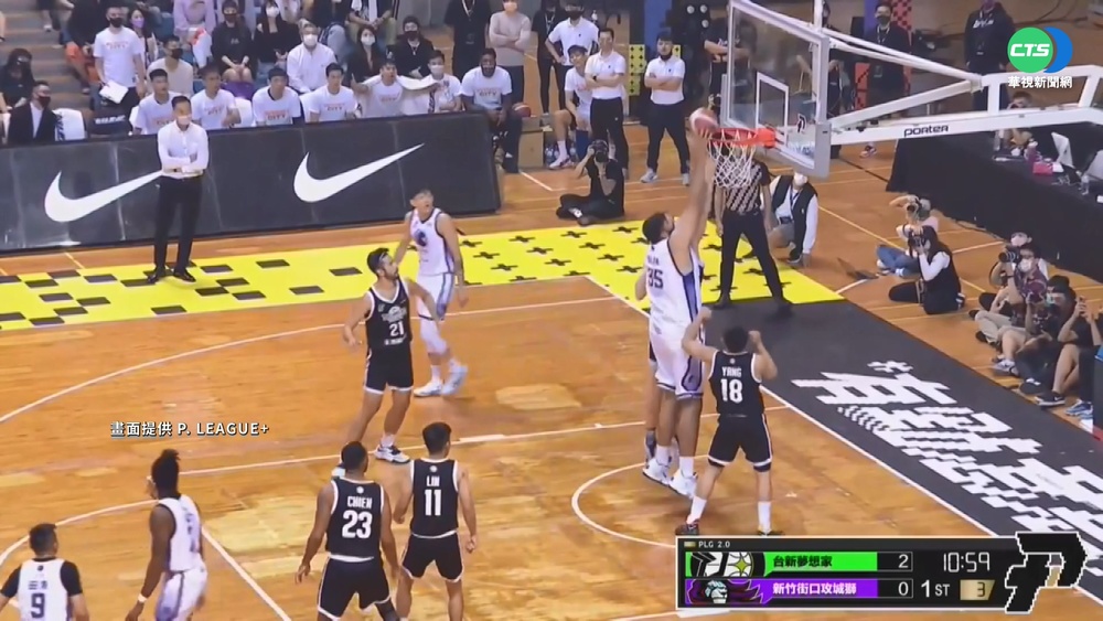 P. LEAGUE+熱身賽 "辛巴"炸籃框主宰禁區