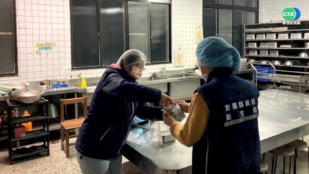 宜蘭5校疑食物中毒 44名師生急送醫