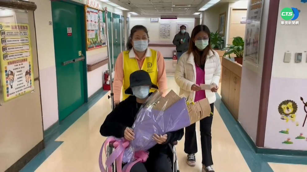 歷經19天治療 遭惡少痛毆男大生出院