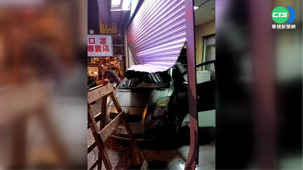 毒販心虛拒檢逃逸 先撞警車後撞民宅