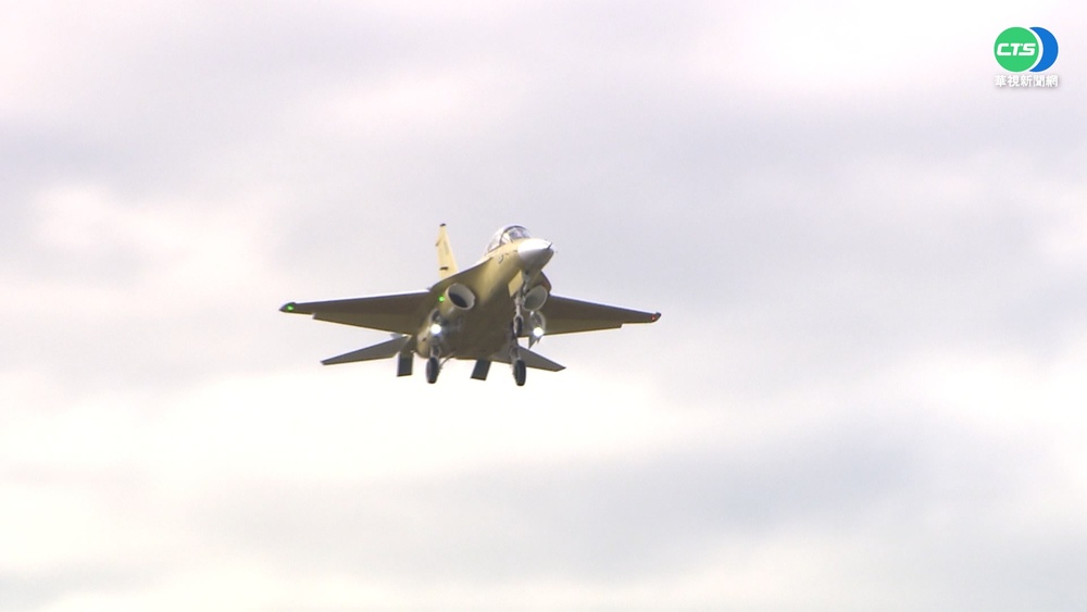 逐步取代F5 勇鷹高教機下週交機首架