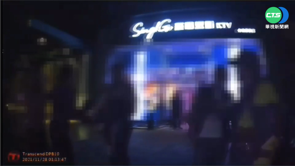 隔壁聊天太大聲! 酒客KTV上演全武行