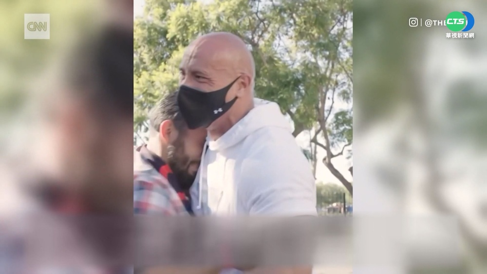 鐵漢柔情! 巨石強森暖心送粉絲"卡車"