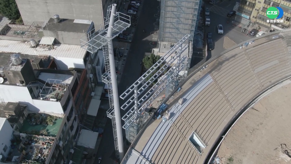 竹市球場重建 重金加裝大銀幕.內野頂棚