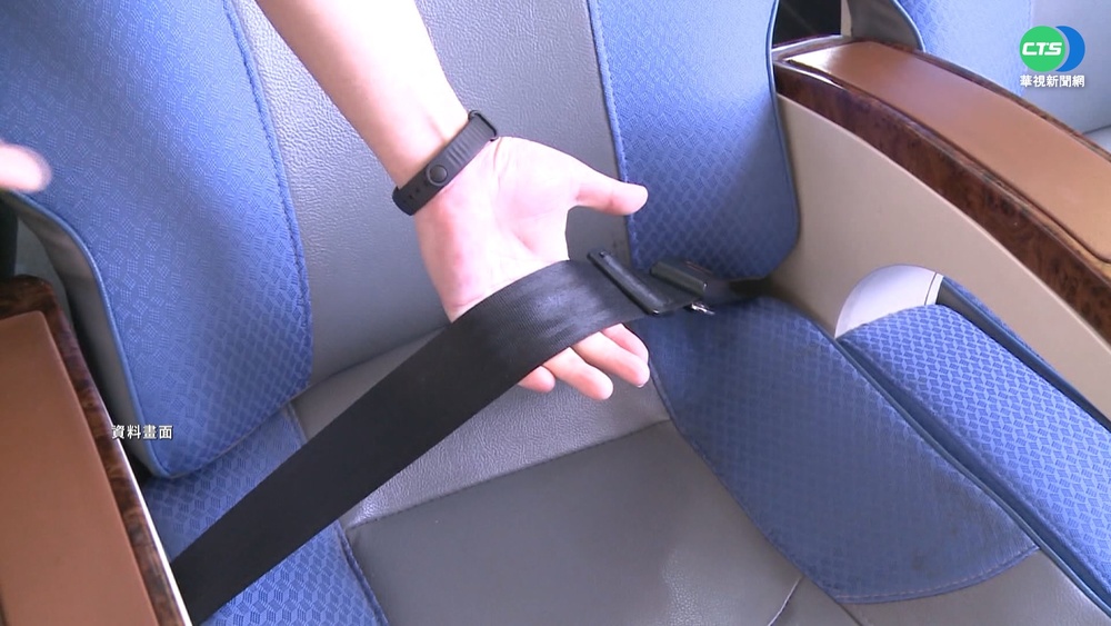 三讀通過! 4歲以上搭大客車須繫安全帶