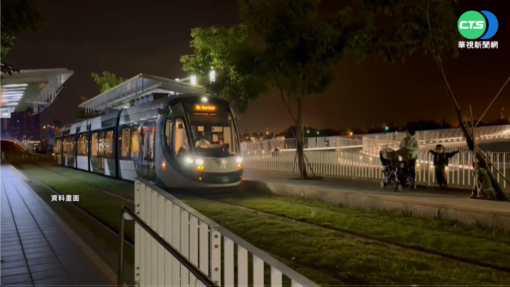 高雄輕軌"動力不足" 卡駁二站1小時