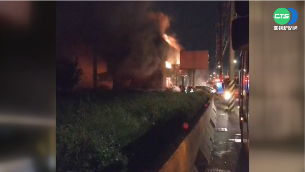 鐵皮屋工廠大火 烈焰濃煙竄天際