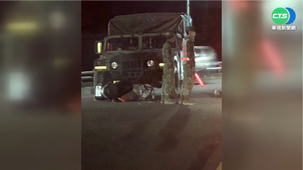 悍馬車軍事演訓 不慎擦撞平民機車