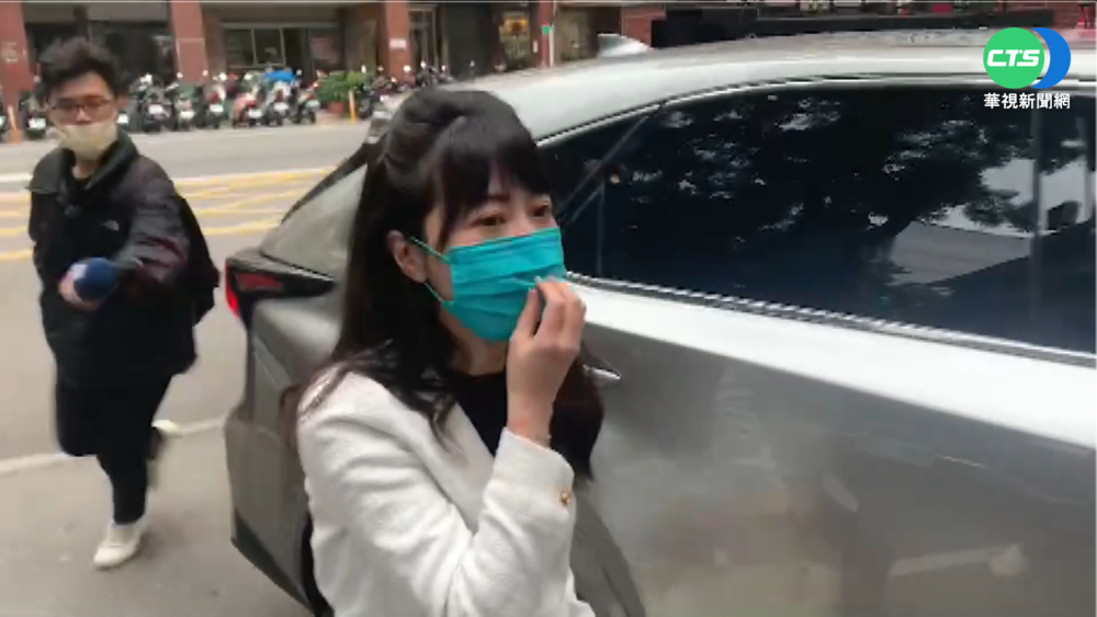 家暴案10:30開記者會 高嘉瑜現身立院