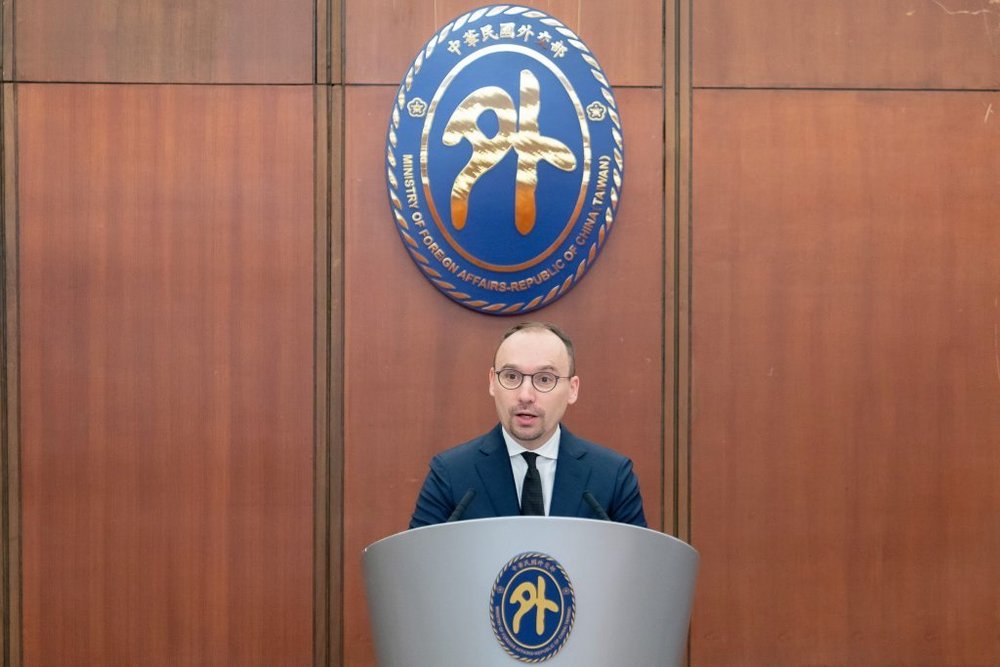 胡錫進嗆「政治演員」立陶宛議員反酸：中國是喜劇共和國