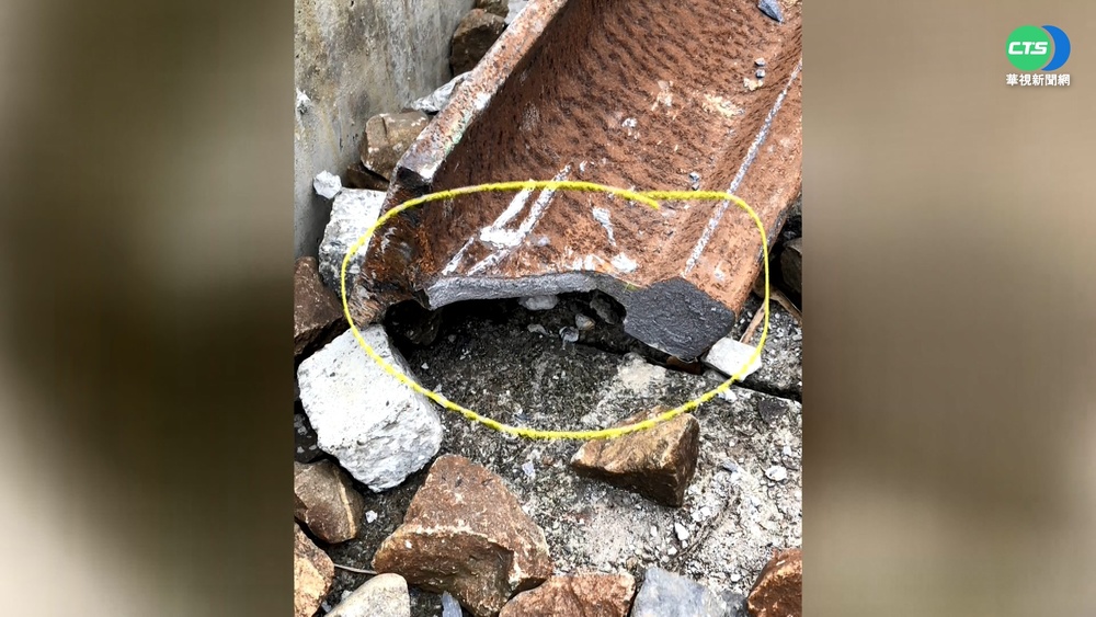 台鐵又出包! 邊坡鋼軌砸中太魯閣號車頭