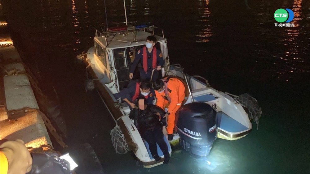 女與友人爭執失足落海 幸海巡及時救援