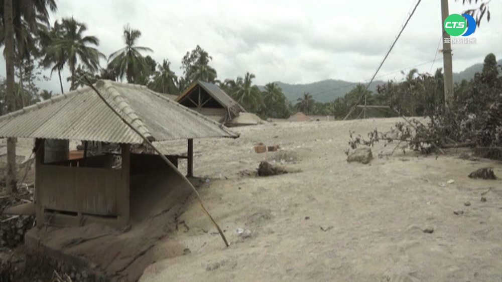 印尼火山爆發釀14死56傷 千人急撤離