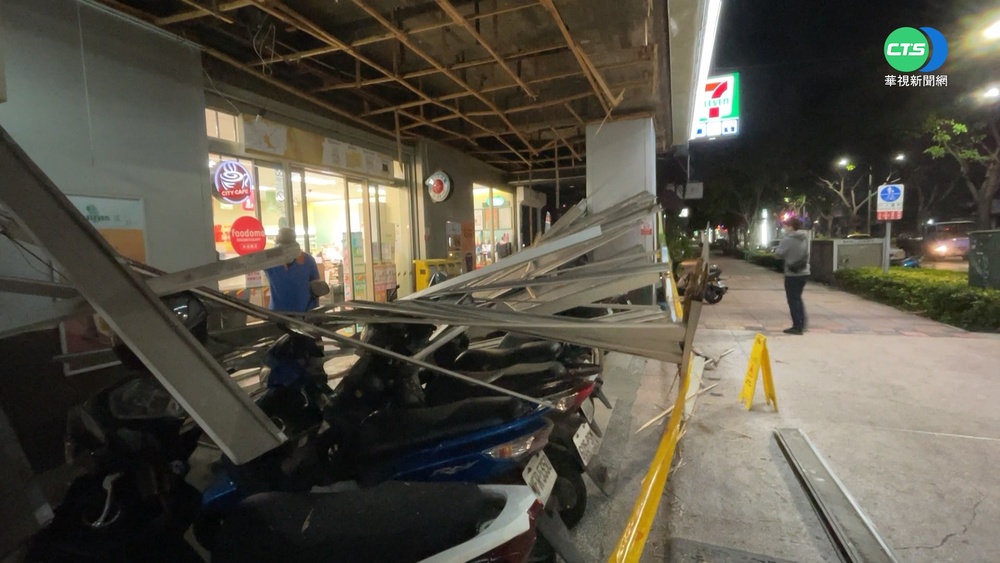 疑白蟻蛀蝕 騎樓天花板塌砸逾10機車