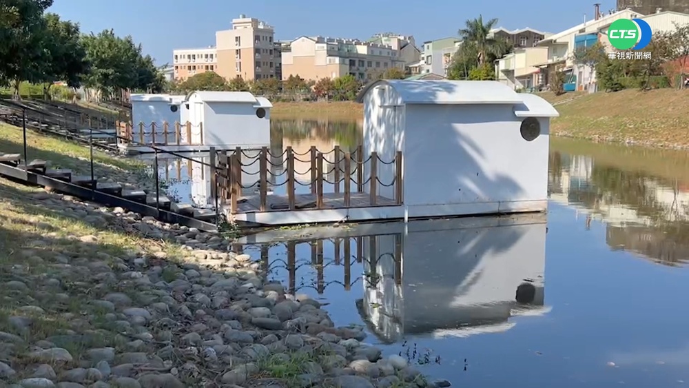 台南鹽水月津港船屋 白天迷人晚上嚇人