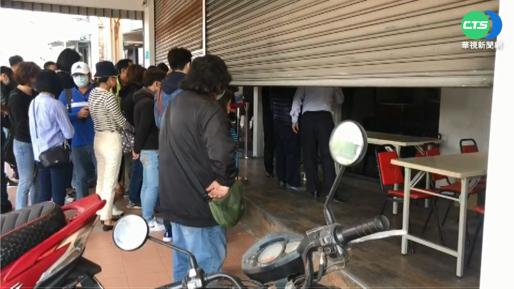 台南現"排隊買房" 民眾漏夜打地鋪