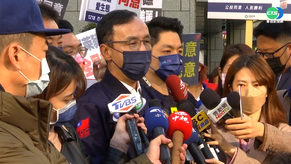 藍緊咬網軍治國 公投聲量反遭綠超車