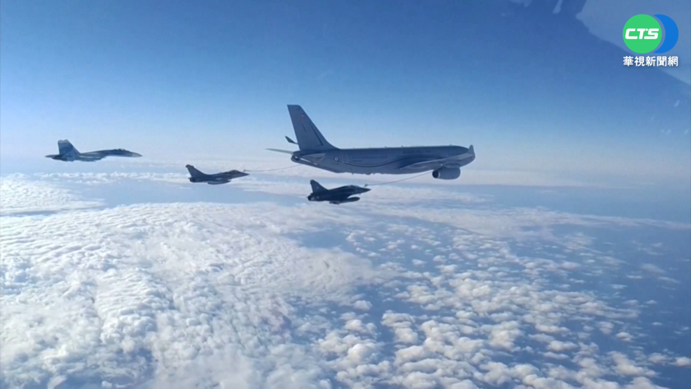 美.法戰機黑海上空加油 俄"蘇愷-27"伴飛