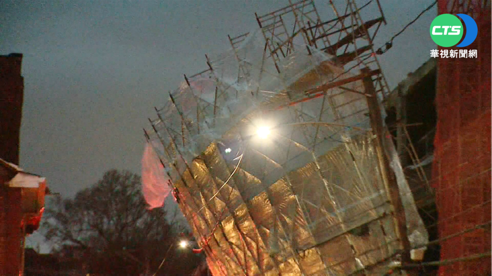 美匹茲堡驚魂! 強風吹倒鷹架險砸警車