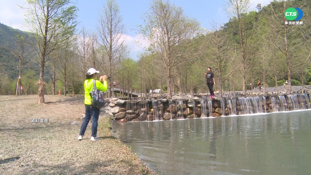 宜蘭"三層坪"美景紅了 湧車潮亂象百出