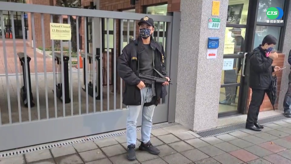 美國學校遭恐嚇急停課 30警持槍戒護