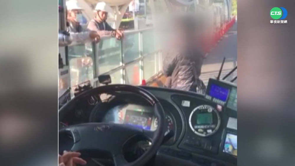 台灣大道不靠站 父子馬路肉身攔公車