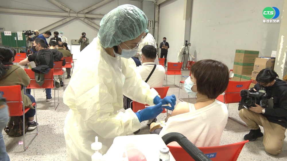 2劑AZ對Omicron無效? 李秉穎有"異"見