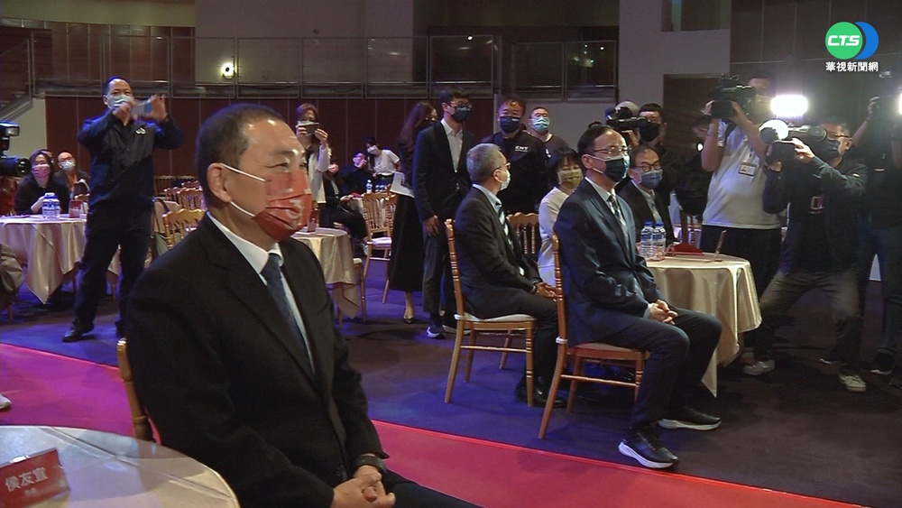 侯友宜千字文炸藍營 今同框朱立倫駁不合