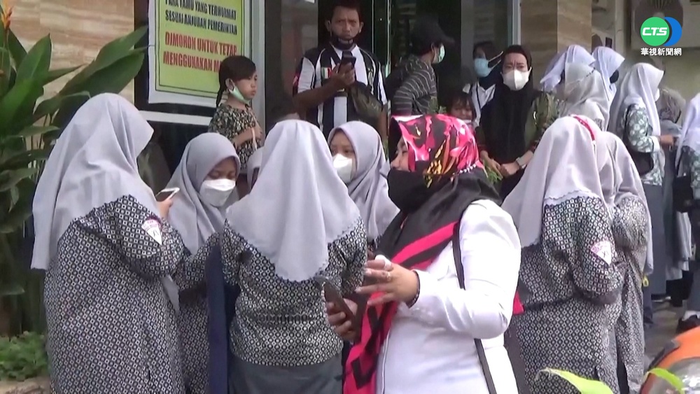 印尼外海規模7.4強震 民眾驚恐逃命