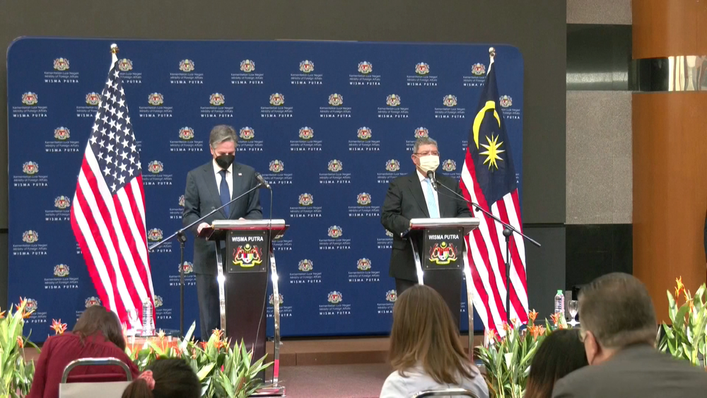 布林肯巡訪抵大馬 記者1確診.急驗全團