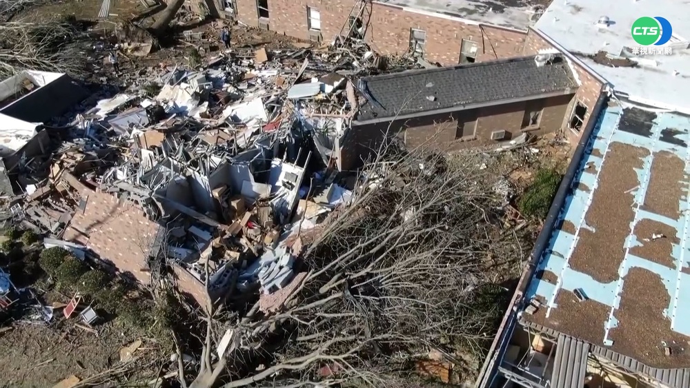 龍捲風奪8命 美蠟燭廠爆不讓員工避難