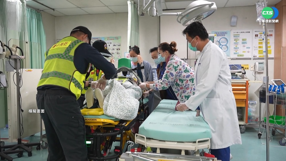 60歲男心律不整昏倒 消防員兒CPR搶命